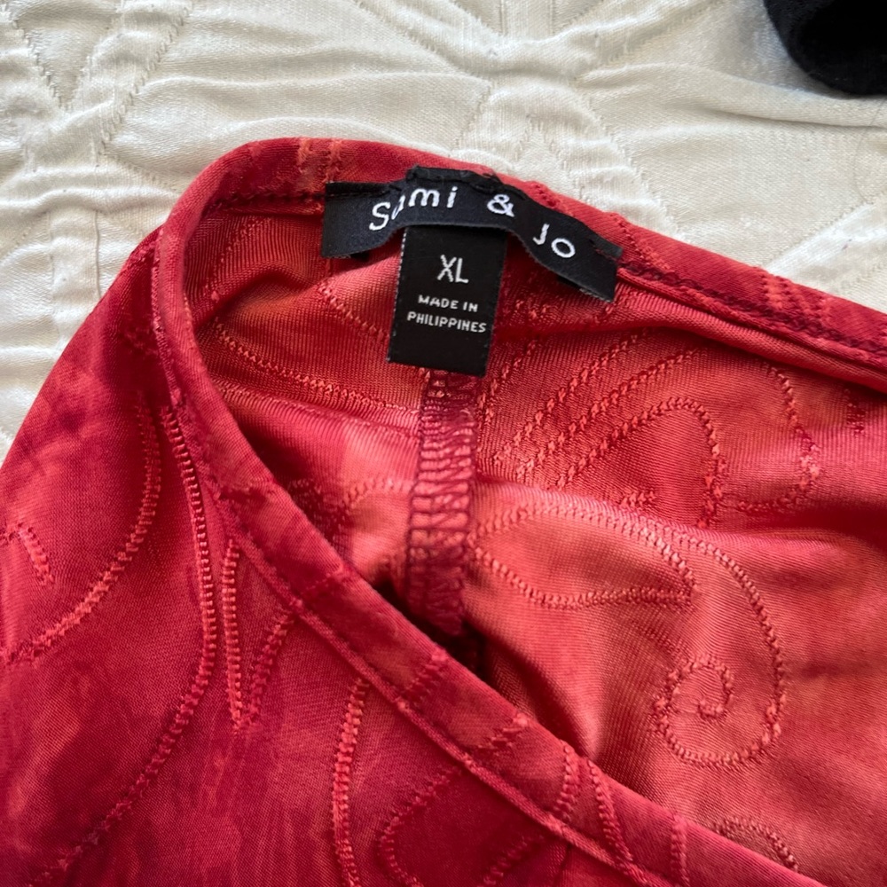 Red Top -XL - Picture 4 of 5